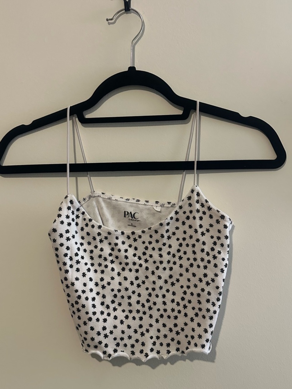 PacSun White/Black Floral Daisy Cami Crop Top - Women’s
